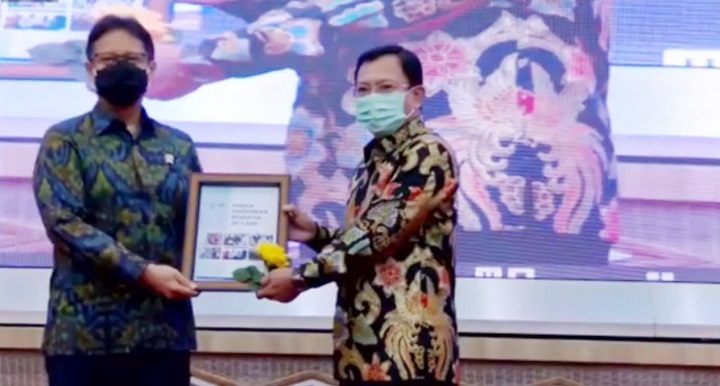Serah Terima jabatan antara mantan Menteri Kesehatan dr Terawan Agus Putranto dengan Menteri Kesehatan, Budi Gunadi Sadikin, Selasa (29/12/2020). SP/Raditya