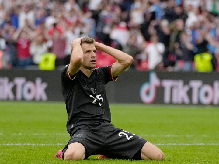 Ekspresi Thomas Mueller setelah gagal mengkonversi tendangannya menjadi gol bagi Jerman. Sp/getty images
