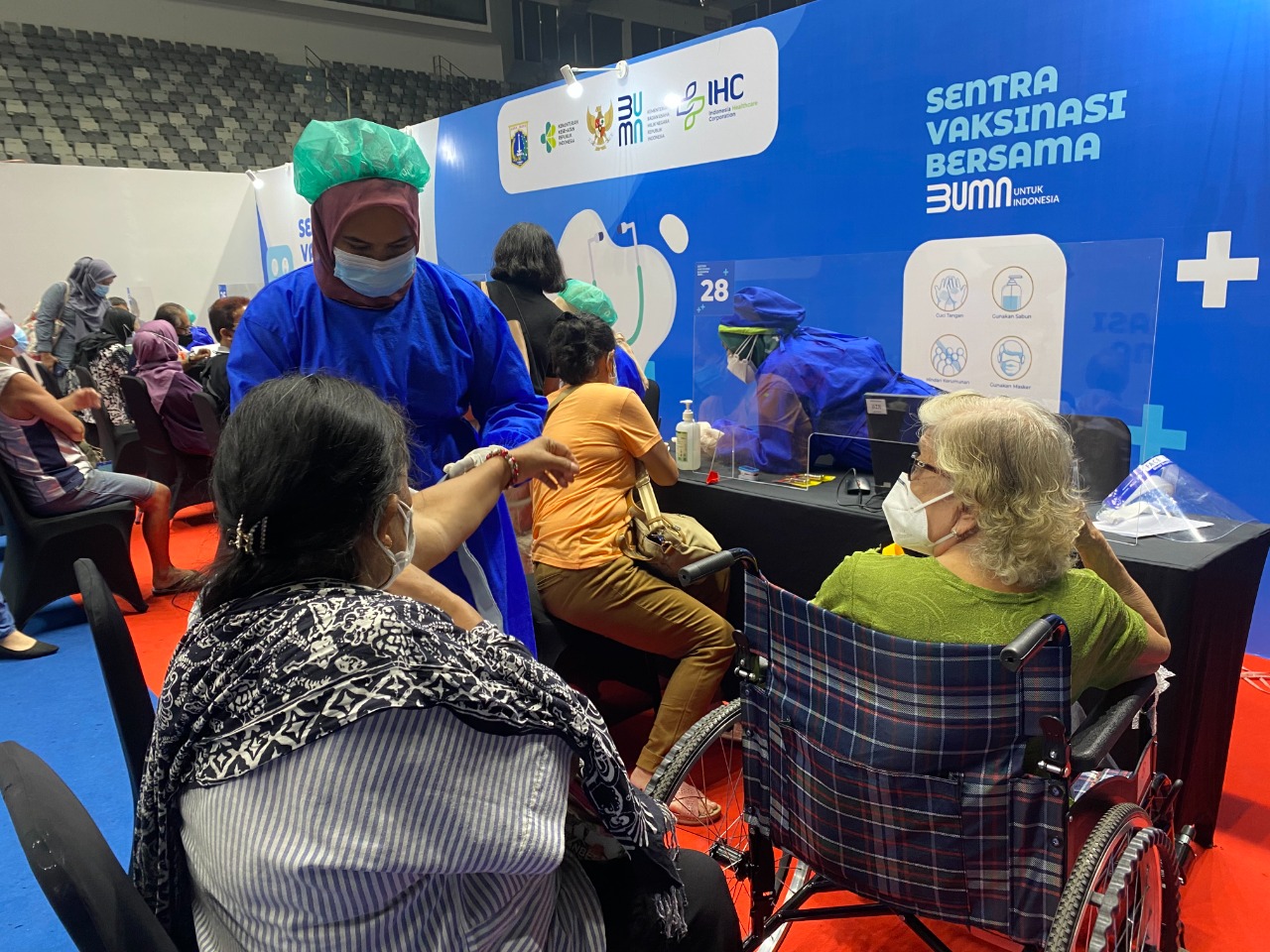 Kementerian BUMN memperluas pos pelayanan vaksinasi massal Covid-19 hingga ke Kota Surabaya. SP/DOC SP