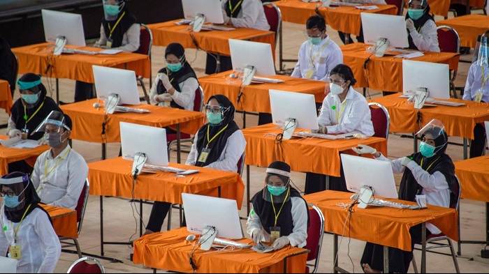 Peserta mengikuti ujian Seleksi Kompetensi Bidang (SKB) di Surabaya, Selasa (22/9/2020). SP/BKD