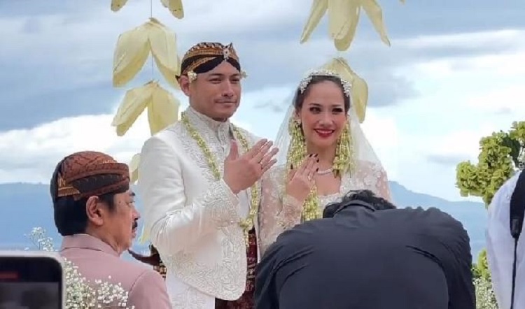 Momen ijab kabul BCL dan Tiko Aryawardhana yang resmi menikah di Bali. SP/ BLI