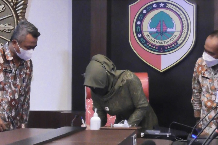 Bupati Mojokerto Ikfina Fahmawati tandatangani nota kesepakatan Smart City dengan Direktorat Jenderal (Ditjen) Aplikasi Informatika Kemetrian Kominfo RI. SP/Dwy AS