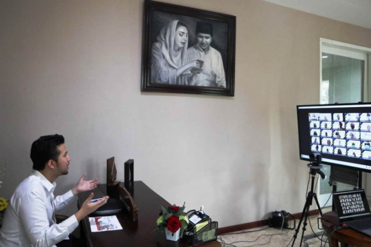 Wakil Gubernur Jawa Timur Emil Elestianto Dardak di acara Indonesia Marketeers Festival (IMF) 2021 secara virtual, Kamis (16/9/2021). SP/ANT/Biro Adpim Jatim