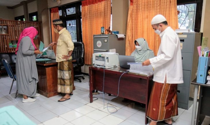 Seluruh aparatur sipil negara (ASN) di lingkungan Pemerintah Kota Probolinggo berbusana Muslim selama sepekan