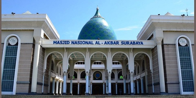 Masjid Al-Akbar Surabaya.