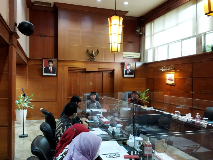 RDP DPD RI Komite III bersama dokter dan rumah sakit di kantor gubernur terkait perbaikan layanan rumah sakit. SP/SAMMY MANTOLAS