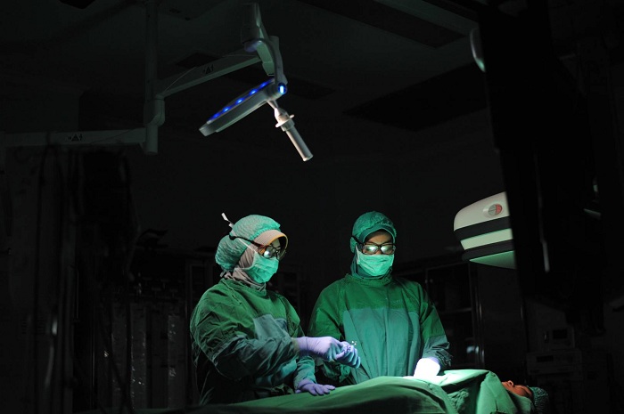 Ilustrasi tindakan medis di RS PHC Surabaya.SP/ Humas PHC