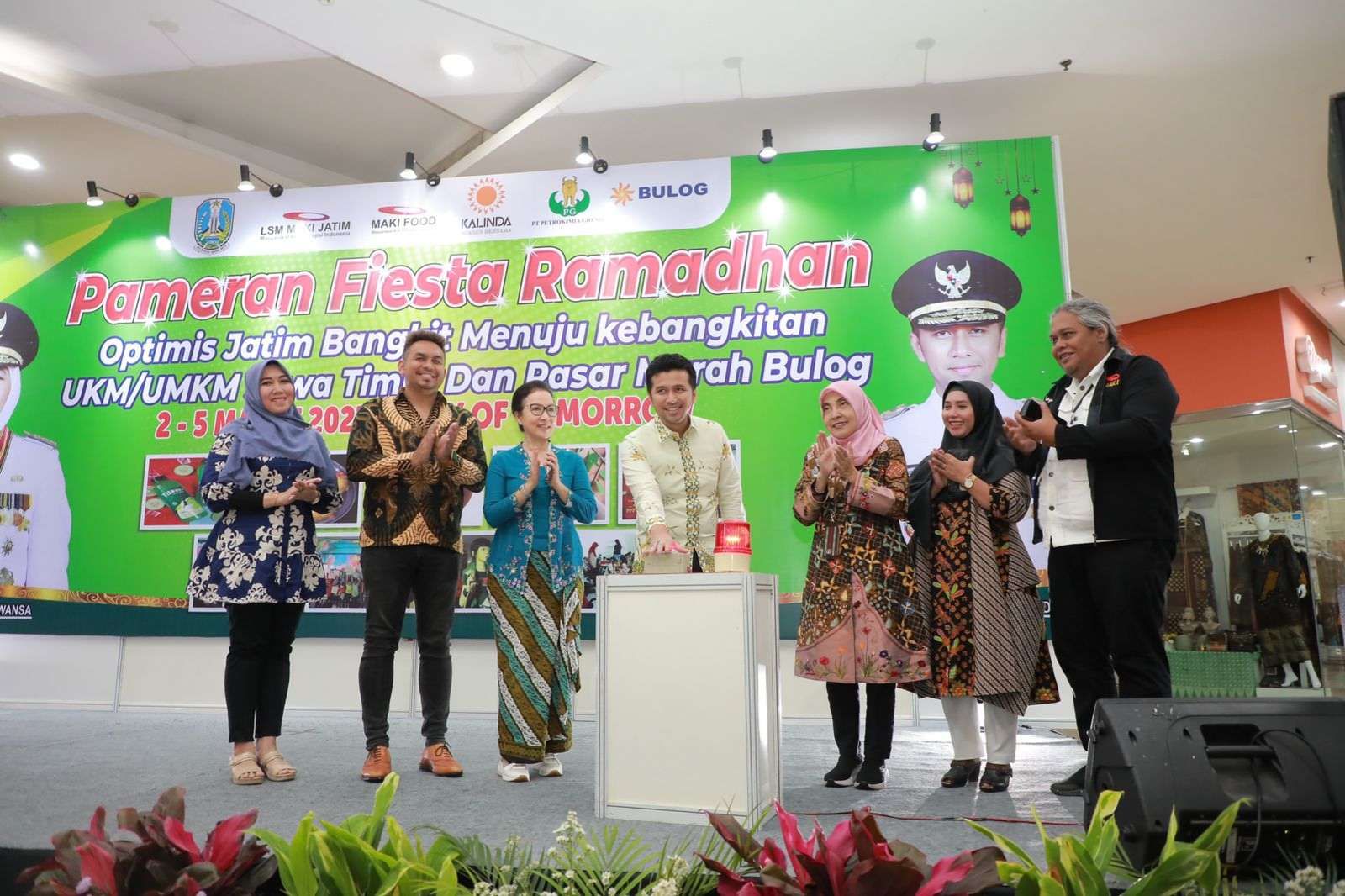 Wagub Jatim Emil Elestianto Dardak saat membuka pameran Fiesta Ramadhan di Mall Cito Surabaya, Kamis (2/3/2023).