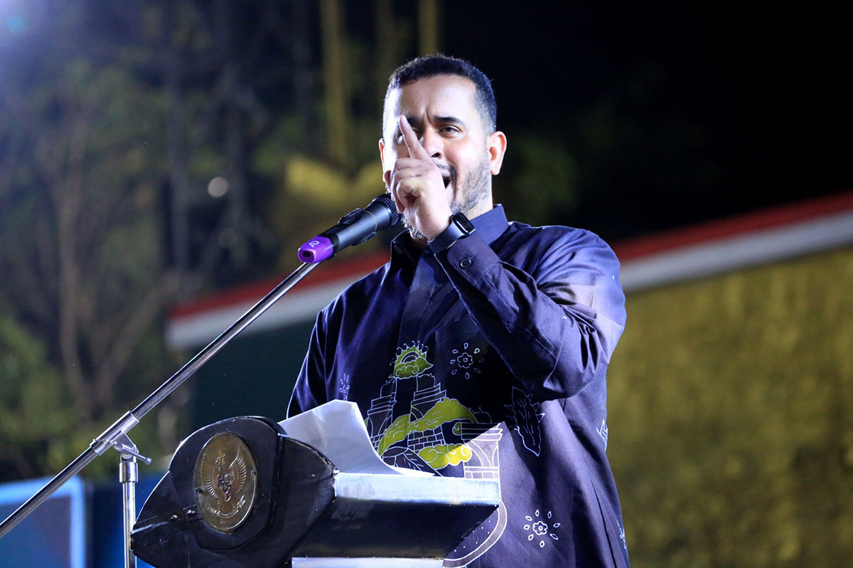 Wali Kota Probolinggo Habib Hadi Zainal Abidin saat menutup acara Semipro 2023 Probolinggo di Alun – alun Kota Probolinggo, Jum’at (14/7/2023). Foto: Pemkot Probolinggo.