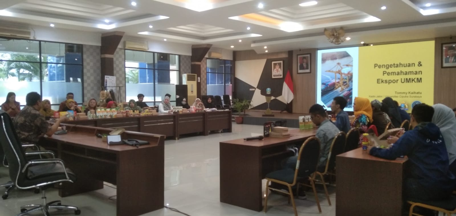 FGD Pengembangan Informasi Pasar dan Wirausaha terkait Test Market Luar Negeri di kantor Diskop-UKM Jatim, Sidoarjo, Senin (17/7/2023). Foto: Diskop-UKM Jatim.