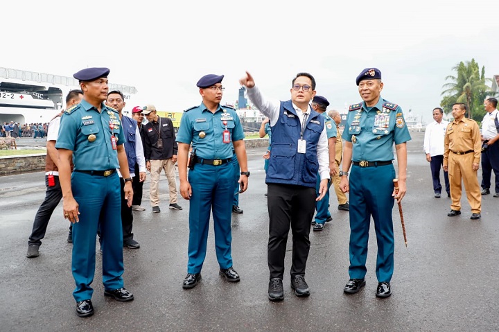 Adhy Karyono (dua dari kanan) Sekdaprov Jatim masuk kandidat calon Pj Gubernur Jatim usulan DPRD Jatim.