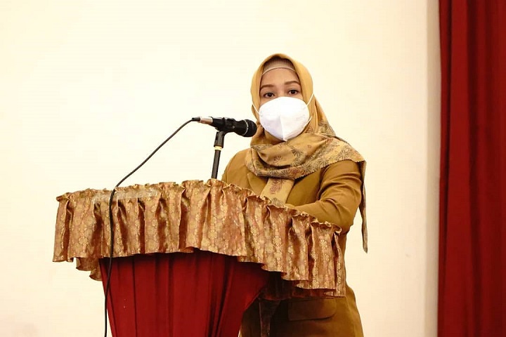 Wali Kota Mojokerto, Ika Puspitasari saat membuka Pelatihan Akuntansi Lanjutan Bagi Koperasi di Aula Pertemuan RM Jimbaran, Senin (14/6/2021) pagi. SP/Dwy AS