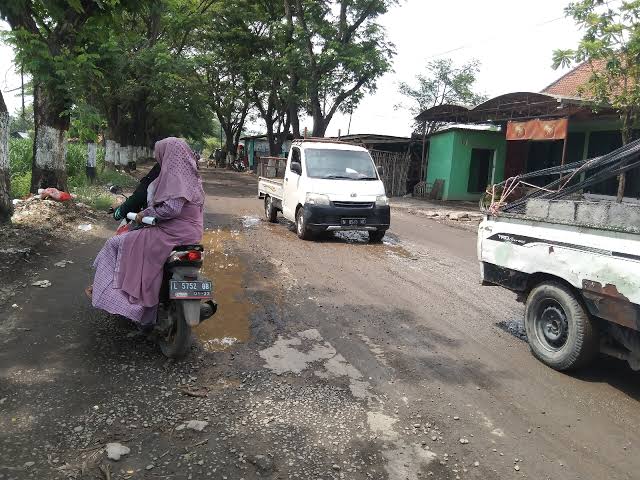 Kondisi jalan Kedawung - Banyubiru Kabupaten Pasuruan yang akan diperbaiki