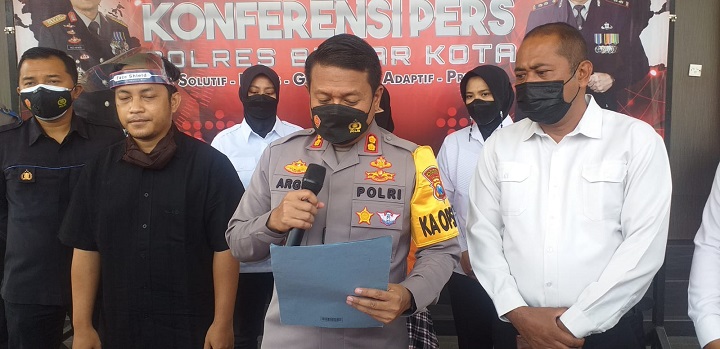 Kapolres Blitar Kota AKBP Argowiyono memberikan keterangan saat rilis. SP/Hadi Lestariono