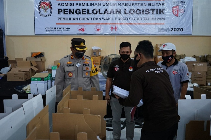 Kapolres Blitar AKBP Ahmad Fanani saat kunjungi Kantor KPU Kab Blitar.