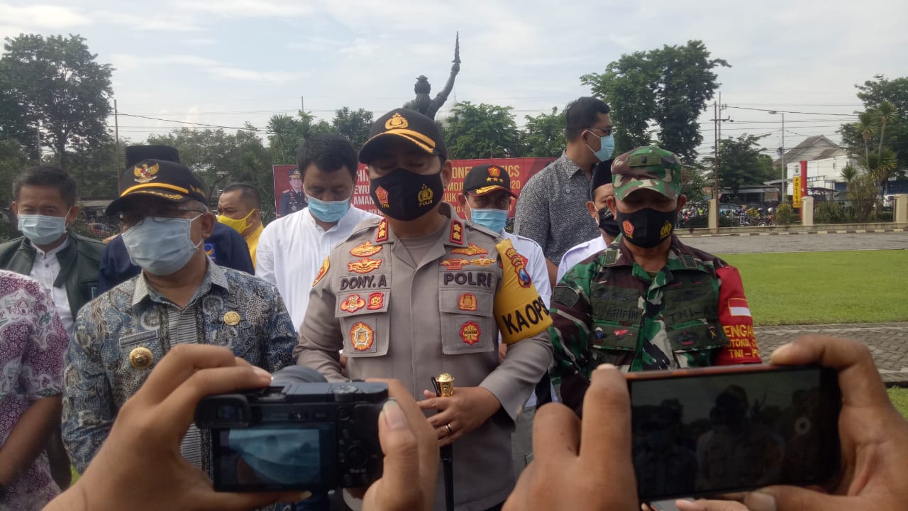 Kapolres Mojokerto, AKBP Dony Alexander saat menjelaskan Timsus Anti Money Politics. SP/ Agus Dwy S