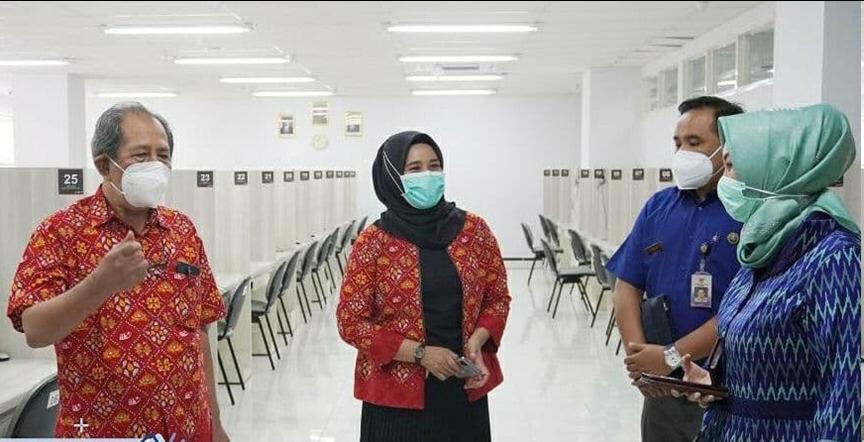 Kunjungan bimbingan teknis pelayanan kesehatan tradisional dan pembinaan pendidikan kesehatan tradisional di IIK Bhakti Wiyata. SP/ Al Qomaruddin