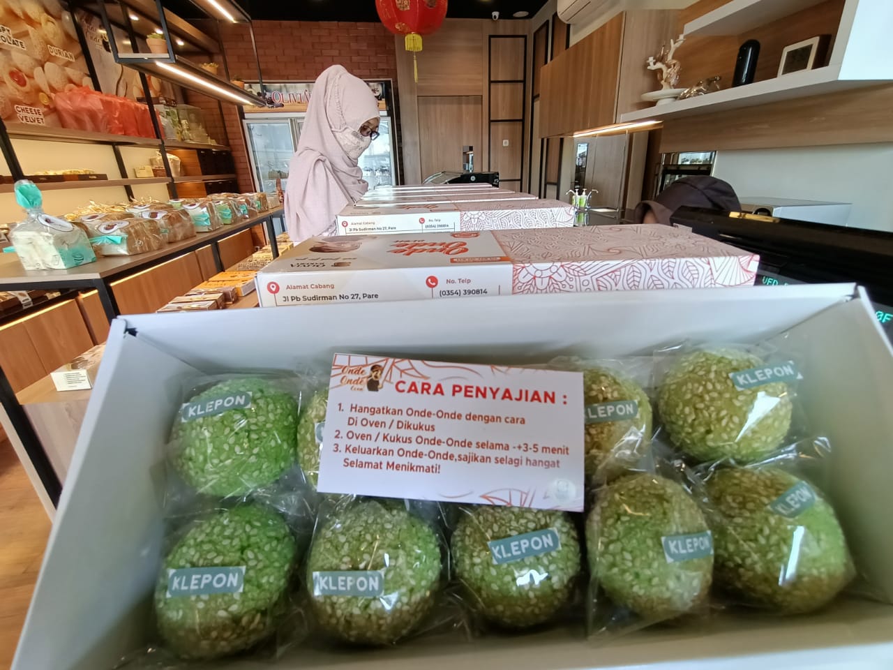 Varian baru onde-onde, yakni Onde-Onde Oven Klepon. SP/Dwy Agus Susanti