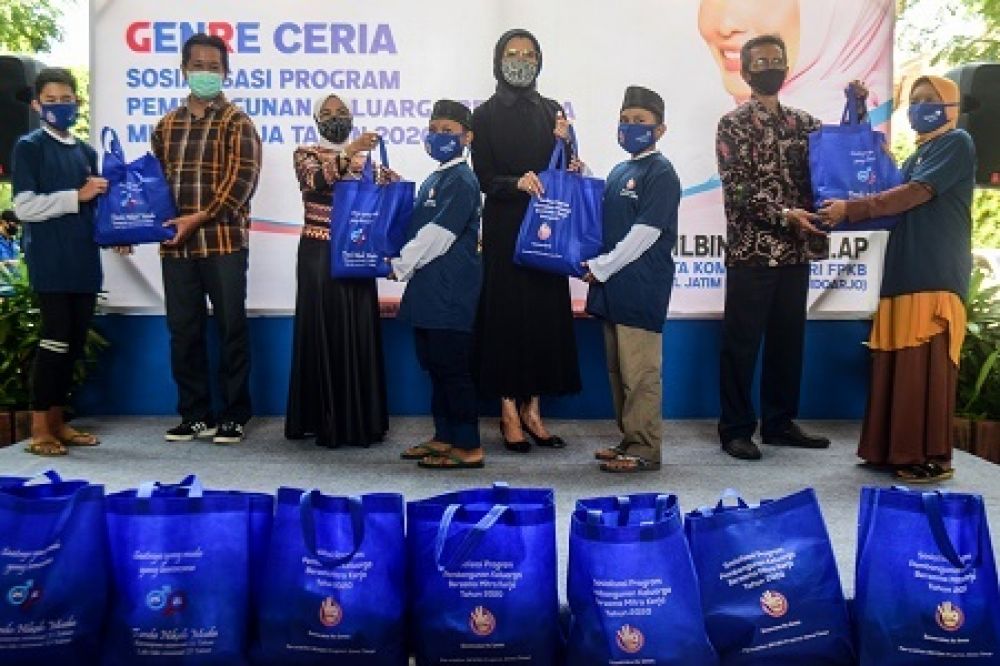BKKBN Provinsi Jawa Timur bersama mitra kerja Komisi IX DPR – RI menggelar kegiatan sosialisasi program pembangunan keluarga bersama mitra kerja tahun 2020. SP/ Patrick Cahyo