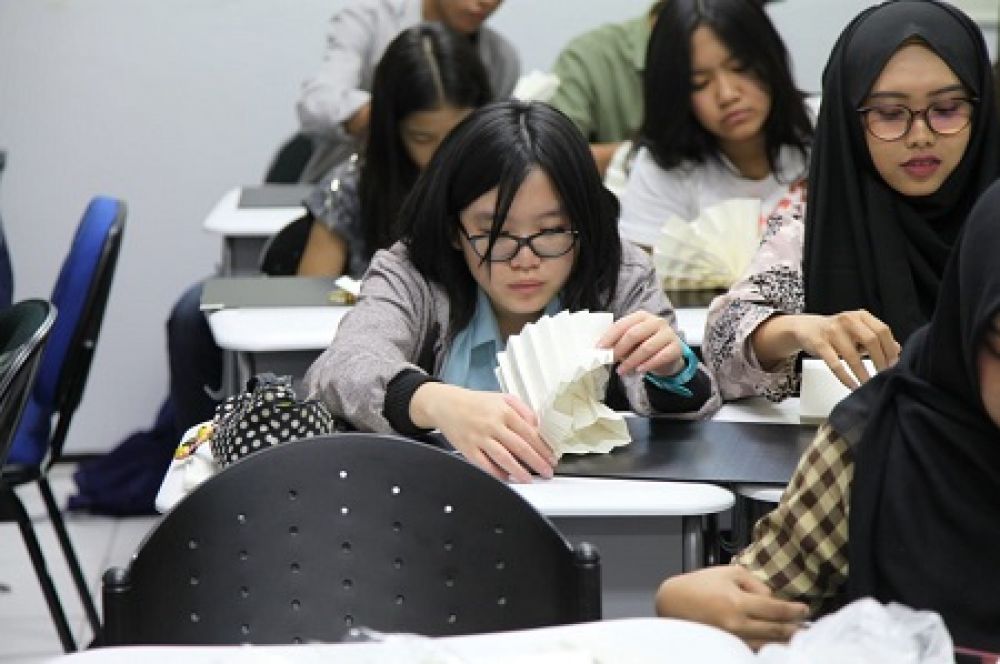 Lasalle College cabang Surabaya sejak Agustus mengkampanyekan Stay Healthy & Stay Creative. SP/ Julian