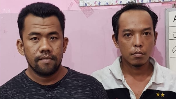 Dua tersangka pengedar sabu-sabu asal Mojokerto. SP/ M. Yusuf