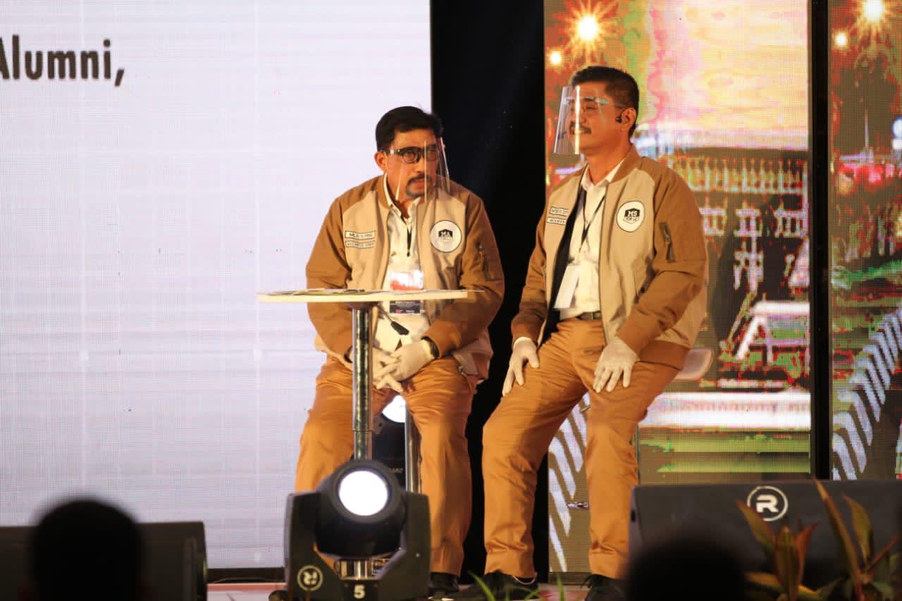 Calon Wali Kota dan Wakil Wali Kota Surabaya nomer urut 2, Mahfud Arifin dan Mujiaman Sukirno tampil lugas dalam debat kedua. SP/ Patrick Cahyo