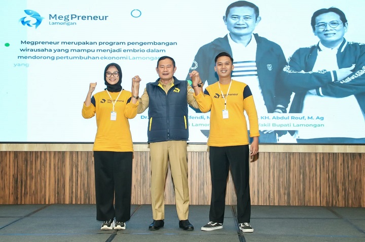 Bupati berpose bersama perwakilan dan peserta megpreneur 2. SP/IST