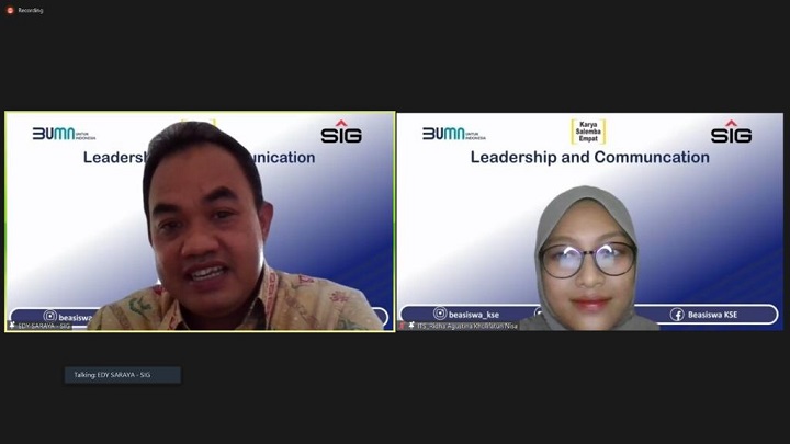 General Manager of CSR Edy Saraya simbolis menyerahkan beasiswa secara virtual kepada mahasiswa ITS Surabaya, Ridha Agustina. SP/SIG