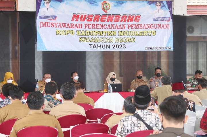 Bupati Mojokerto Ikfina Fahmawati saat membuka Musrenbang Kecamatan Ngoro, Kabupaten Mojokerto. SP/Dwi AS