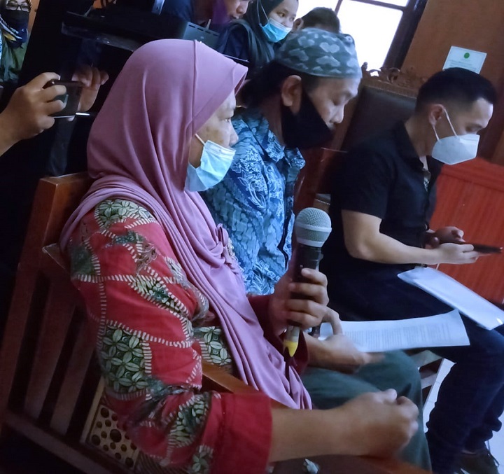Tiga saksi dihadirkan jaksa , Nasuchah dan suaminya M.Sulhan, dan saksi Joy Sanjaya Tjwa. SP/Budi Mulyono
