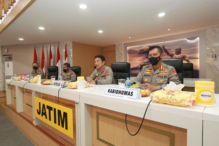 Kapolda Jawa Timur Irjen Pol Nico Afinta saat menjelaskan kepada jajaran. SP/Her