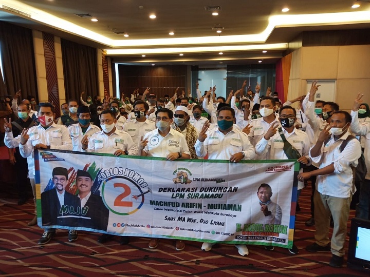 Acara deklarasi dukungan LPM Suramadu ke MA-Mujiaman, Minggu (4/10). SP/Alqomaruddin.