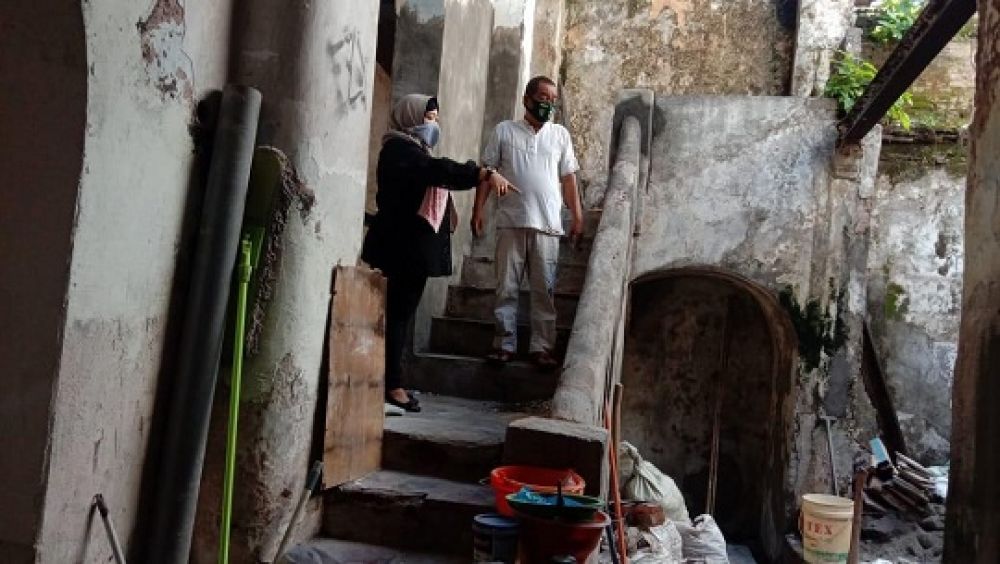 Laila Mufidah meninjau Bunker pasukan perang bersejarah Langgar Hasan Dipo.SP/ALQ