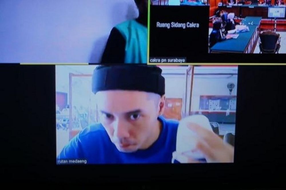 Persidangan terdakwa  DJ Fermenta Nouristana ruang candra di PN Surabaya.SP/BUDI