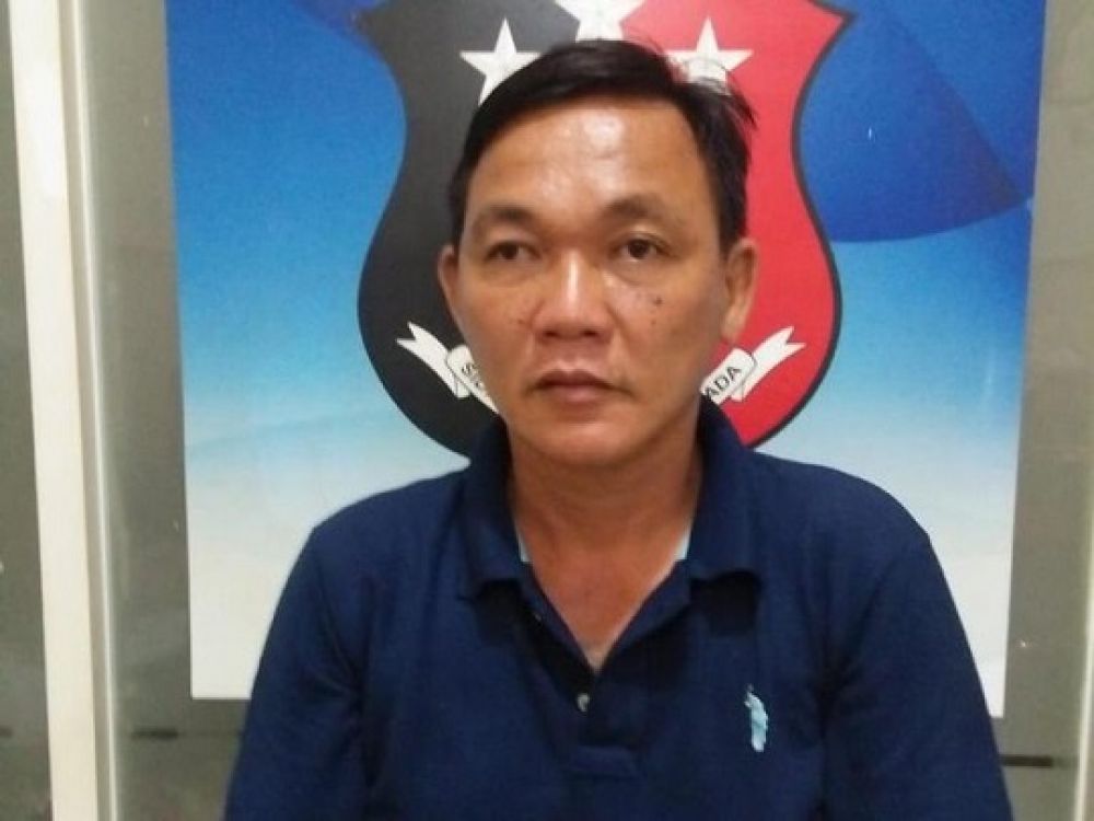 Liong Kong Yong (48), pelaku pembunuhan saat diamankan di Polsek Waru.