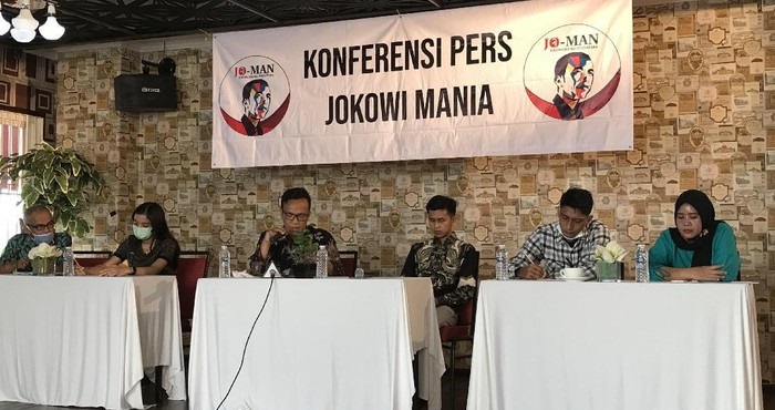 Jumpa pers relawan Jokowi Mania di Hotel Sunbreez, Senayan, Jaksel, Jumat (6/11/2020) meminta Jokowi untuk me-reshuffle menterinya.