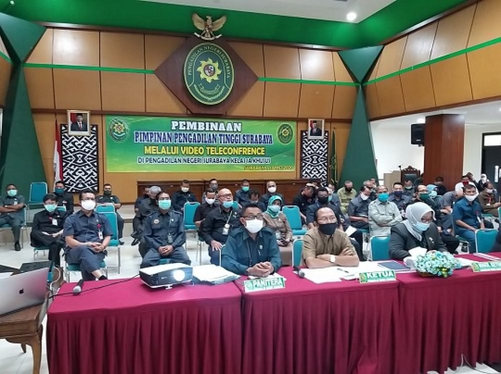 Pembinaan dan pengarahan seluruh hakim yang bertugas di PN Surabaya, Senin (18/5). SP/budi 