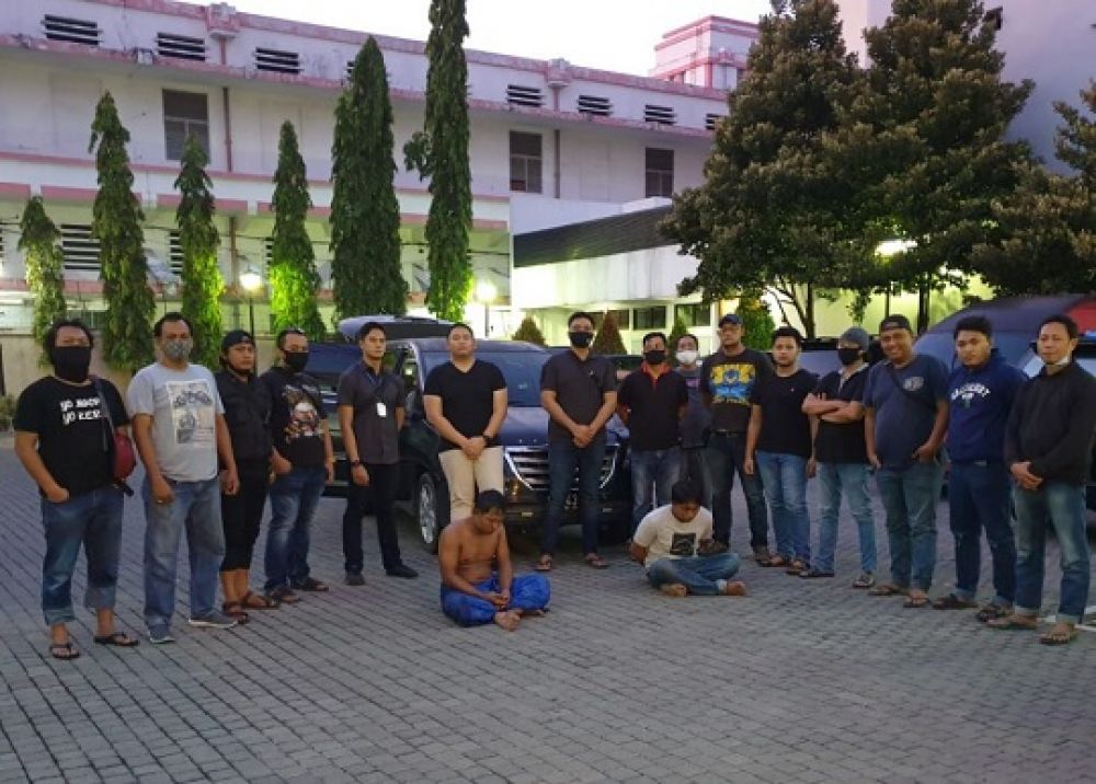 Unit Resmob Polrestabes Surabaya berhasil mengamankan 2 tersangka pencuri mobil pikap L300 di beberapa wilayah di Jatim. SP/jn