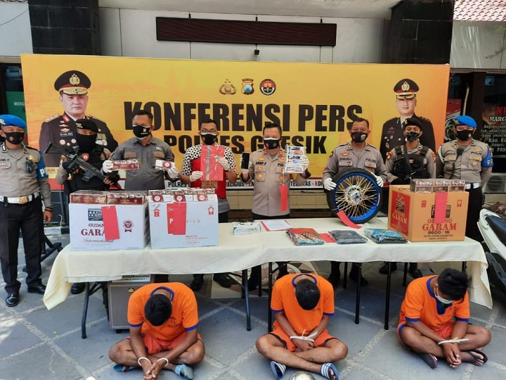 Kapolres Gresik AKBP Arief Fitrianto menjelaskan dalam rilis di Polres Gresik. 