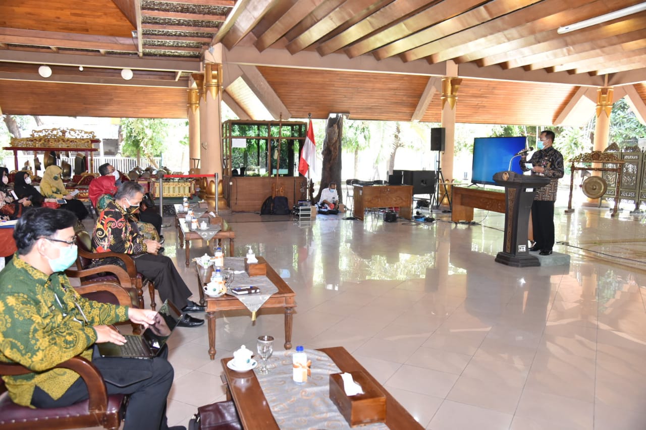 Pj Bupati Sidoarjo Hudiyono saat memberikan arahan.SP/SUGENG
