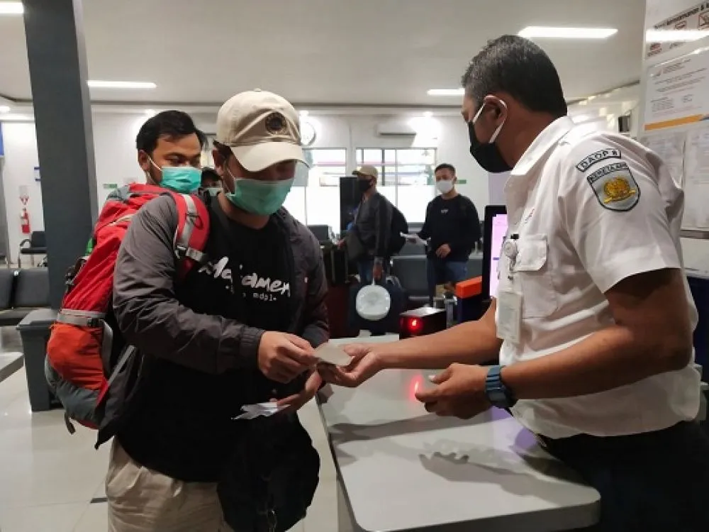 KAI Wajibkan Penumpang KLB Dari dan Menuju DKI Memiliki SIKM
