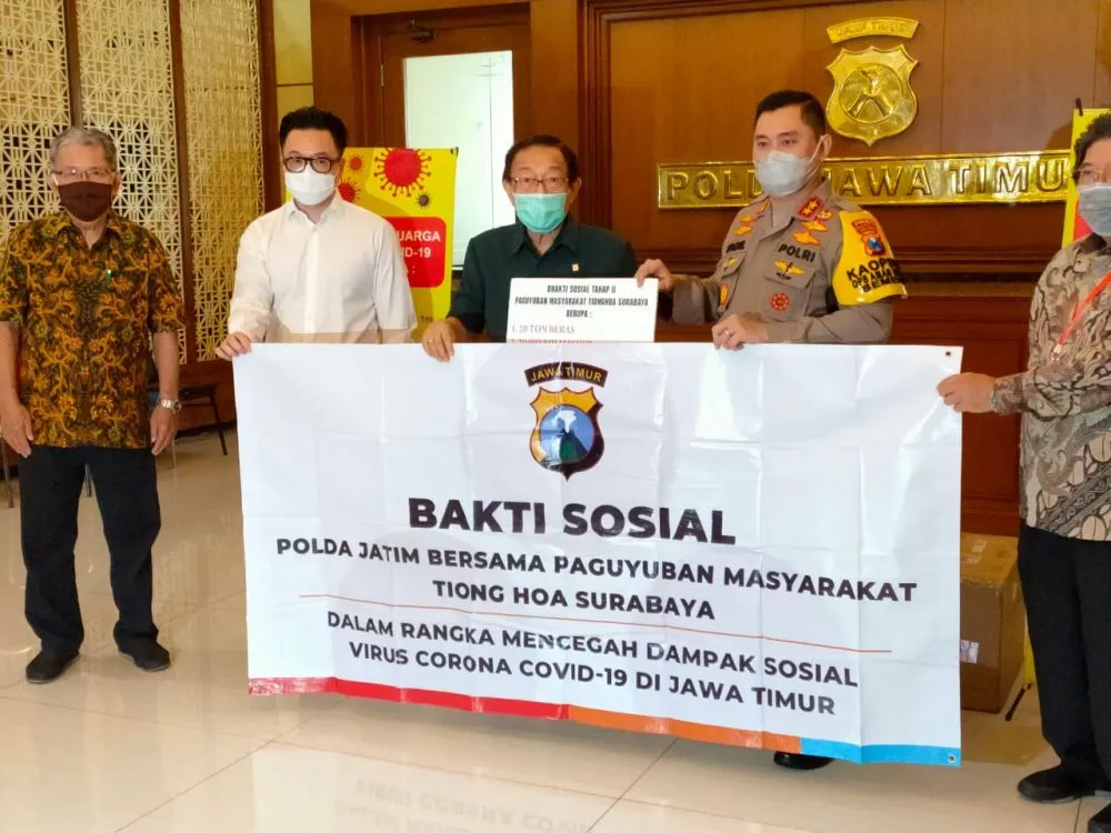 Paguyuban Masyarakat Tionghoa Salurkan Sumbangan ke Polda Jatim