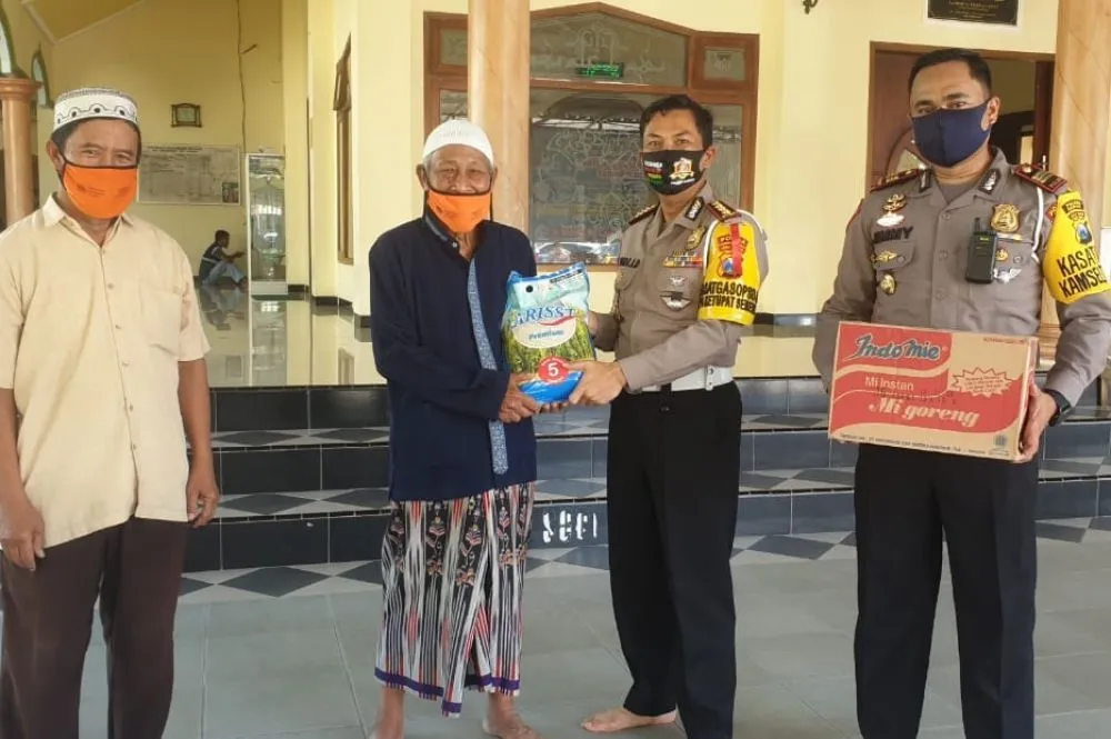 Dirlantas Polda Jatim,Tilang Travel Gelap Bawa Penumpang