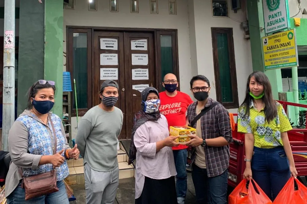FKHM Beri Bantuan Wanita Korban PHK di Tengah Pandemi