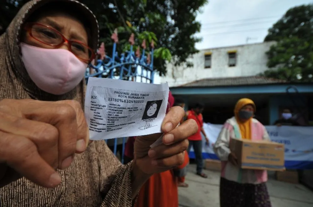 FOTO: ACC Salurkan Sembako Untuk Warga Terdampak Covid-19 di Surabaya