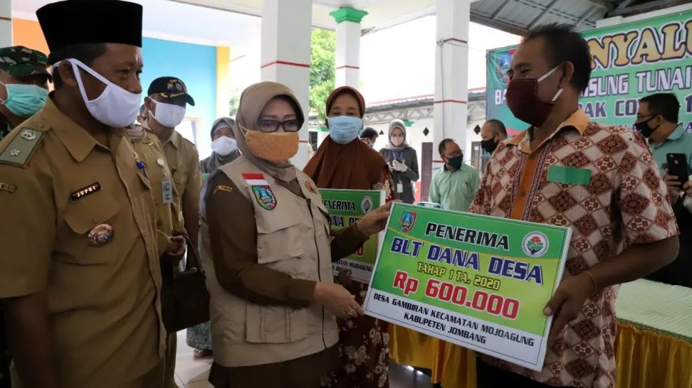 BLT-DD Cair, Bupati Jombang Serahkan Bantuan Secara Simbolis