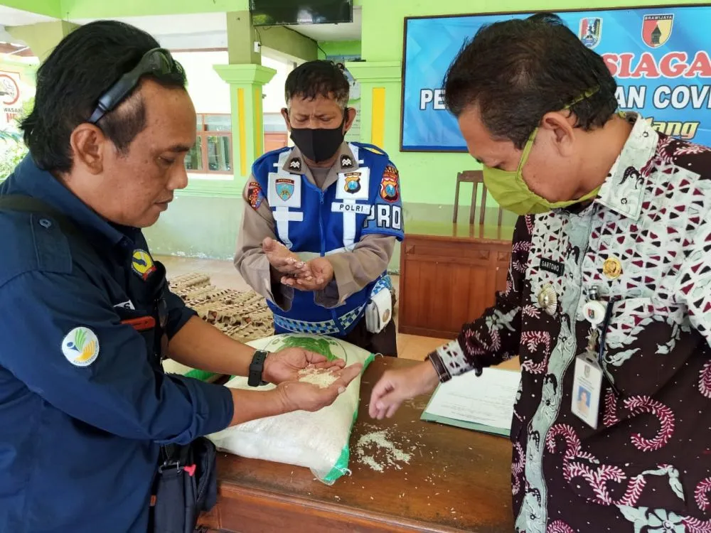 Beras BPNT Kecamatan Widang di Pantau, Forkopimka Nyatakan Layak Dikonsumsi