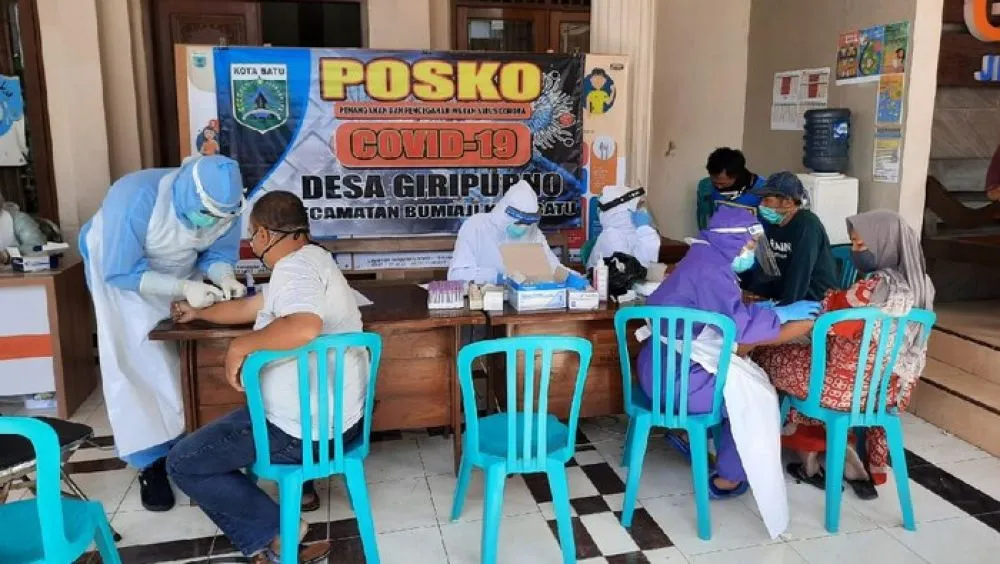 Pemkab Banyuwangi Bagikan Disenfektan ke Kantor Desa