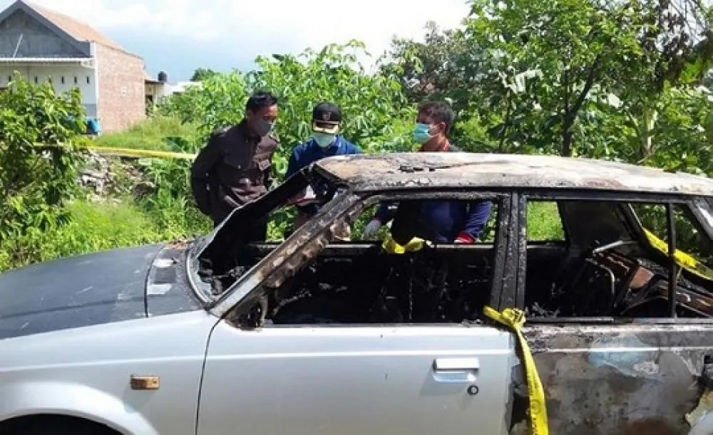 Tim Labfor Polda Jatim Telusuri Penyebab Mobil Terbakar di Pasuruan