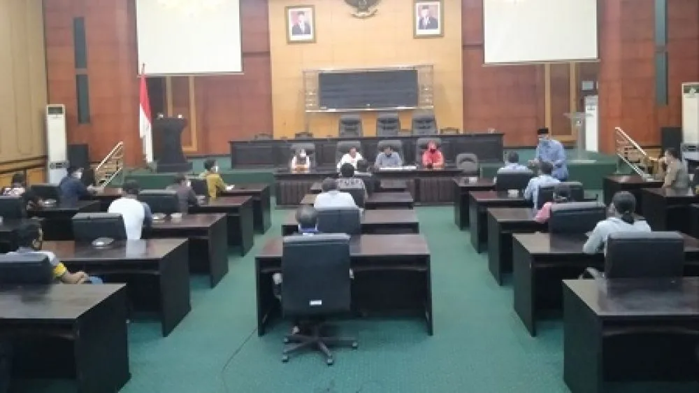 Tak Bisa Berjualan, PKL Ngadu ke DPRD Jombang
